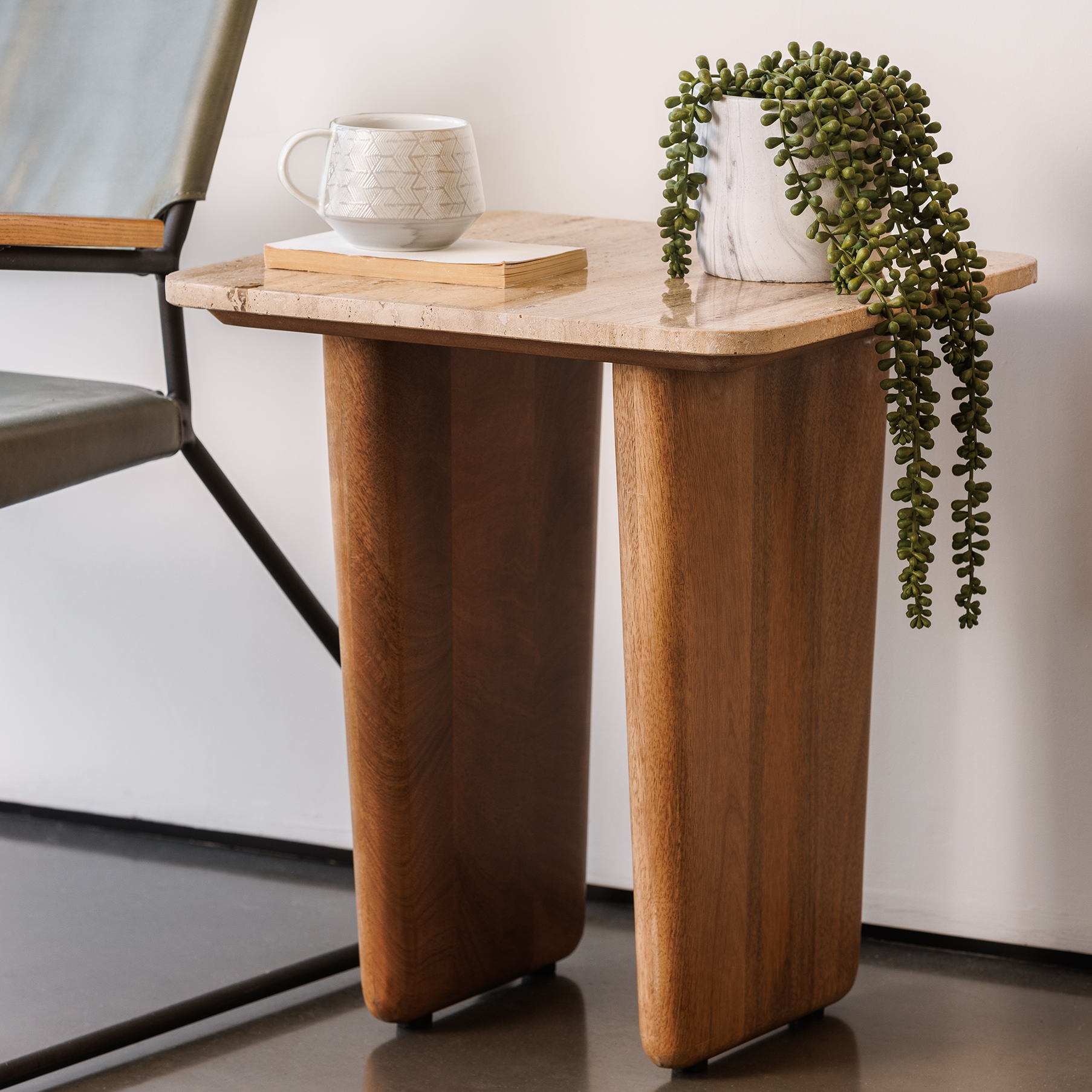 Mango wood lamp table with travertine stone top
