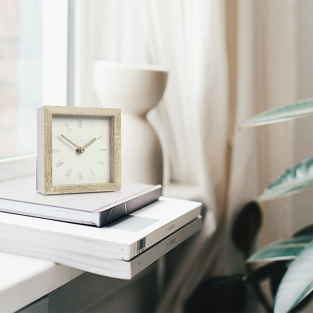 Nordic mantel clock in tofu