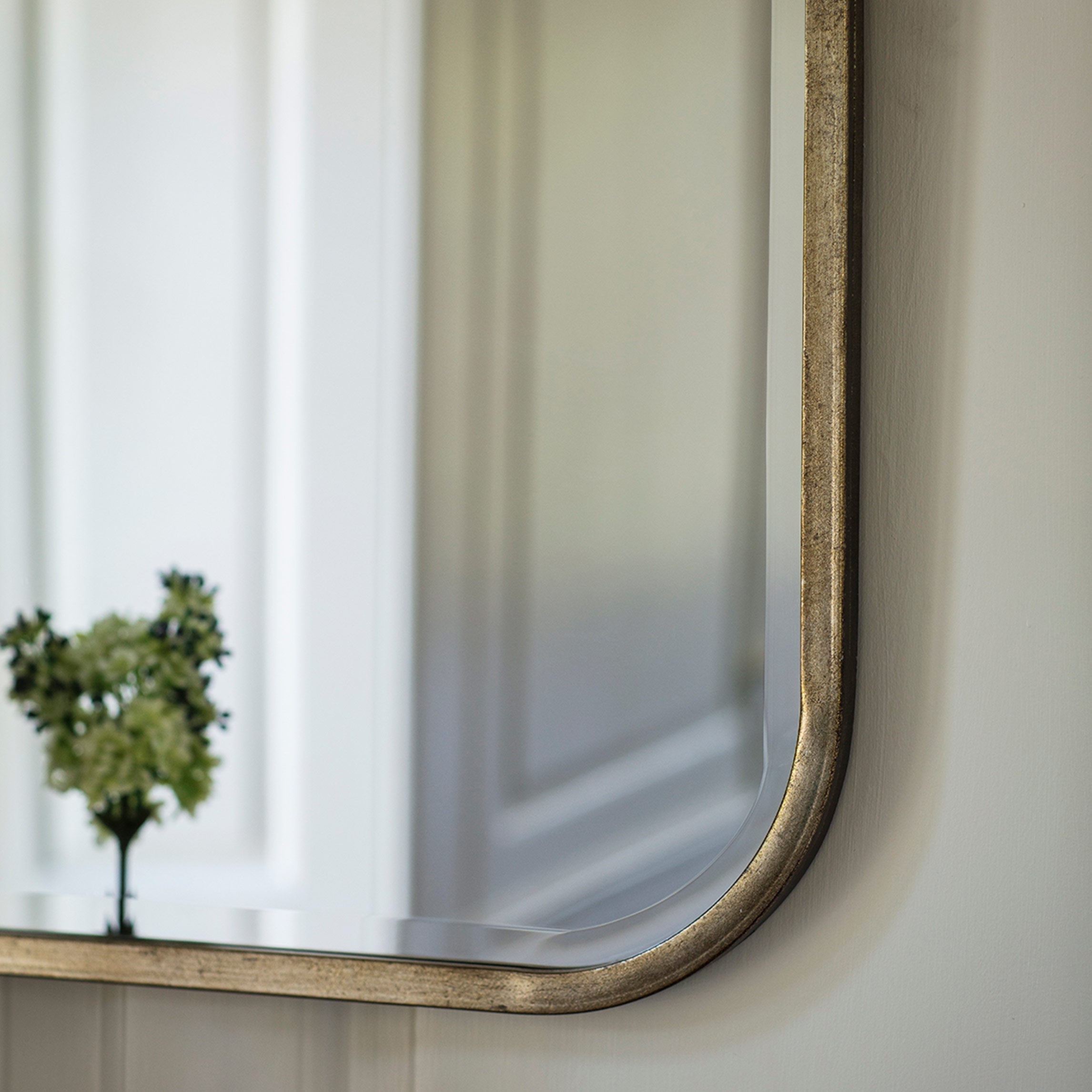 Curved mirror in champagne finish