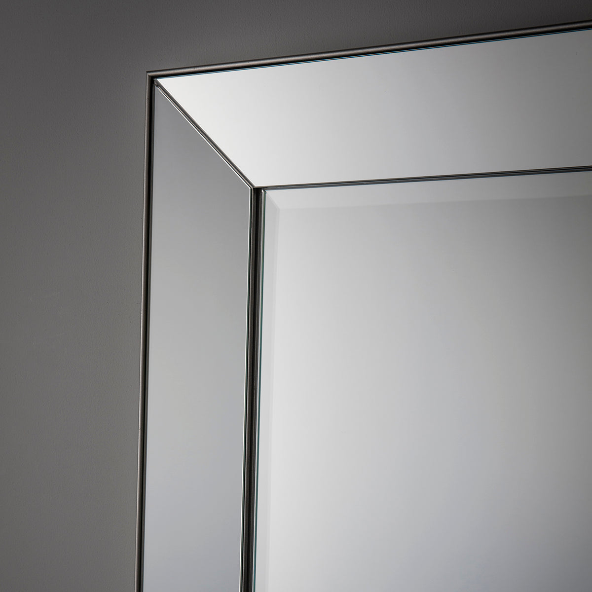 Bevelled edge rectangular mirror