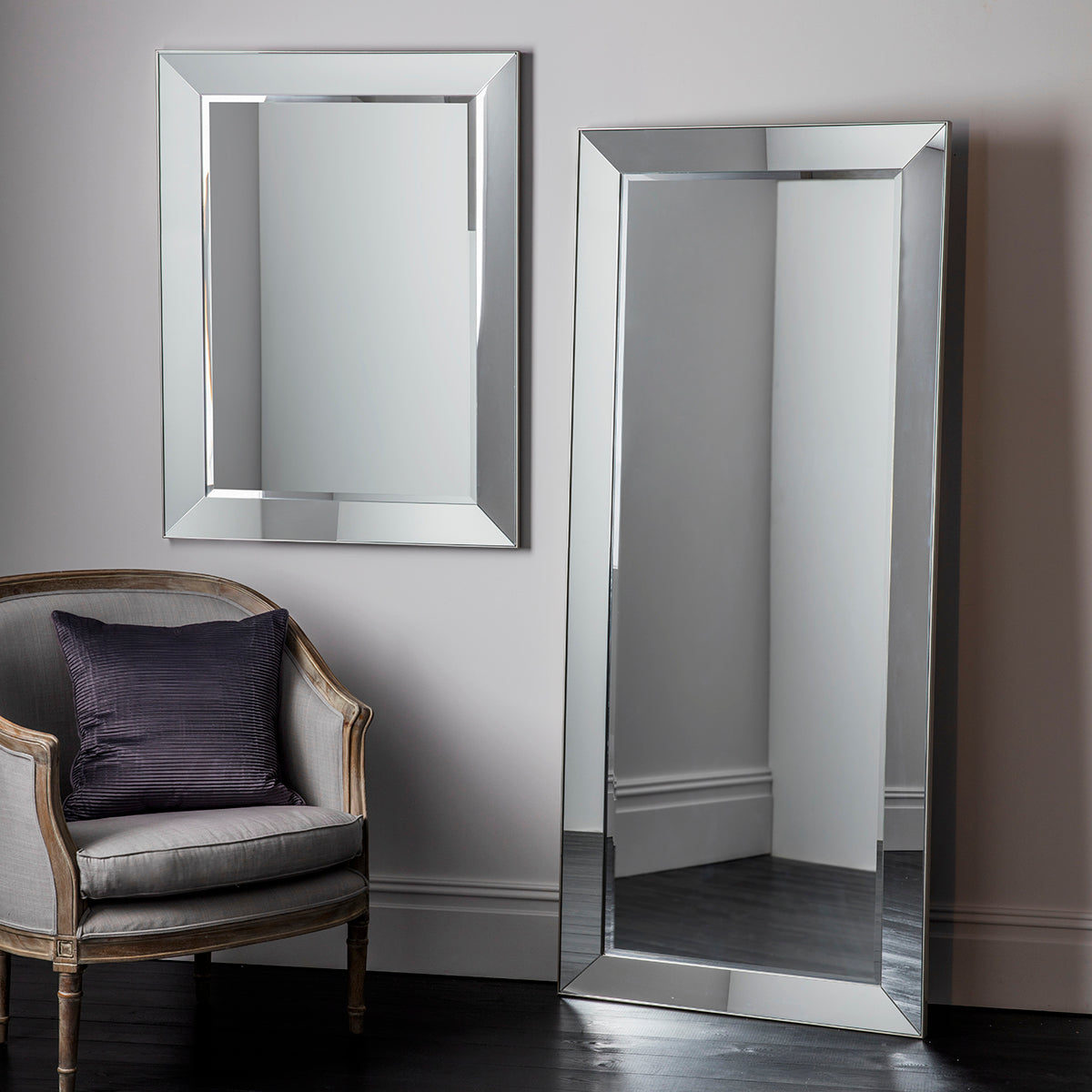 Bevelled edge rectangular mirror